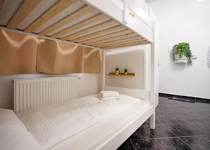 Apartman Golden - 2 Min To Westbahnhof Bécs